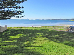 15 'Kanangra', 39 Soldiers Point Road - fantastic unit right on the water